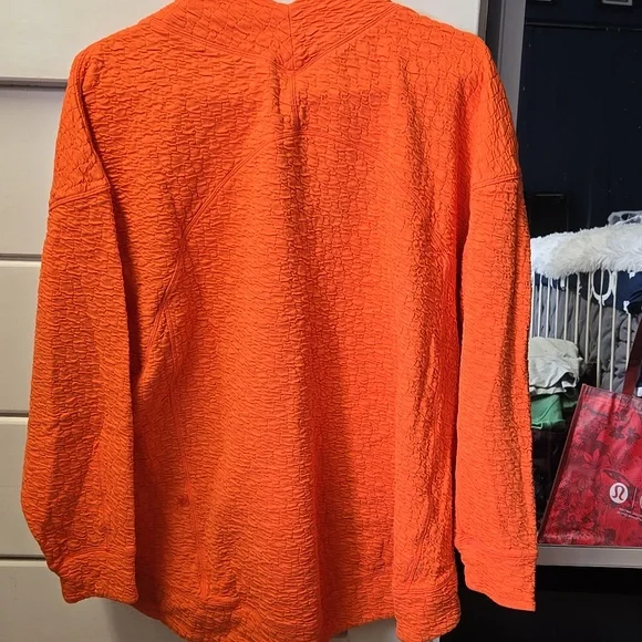 Lululemon Rippled V-Neck Pullover - Picture 5 of 5